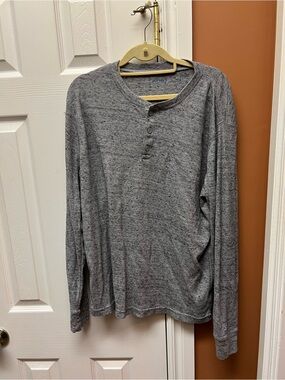 Old Navy Gray Long-Sleeve Henley Shirt